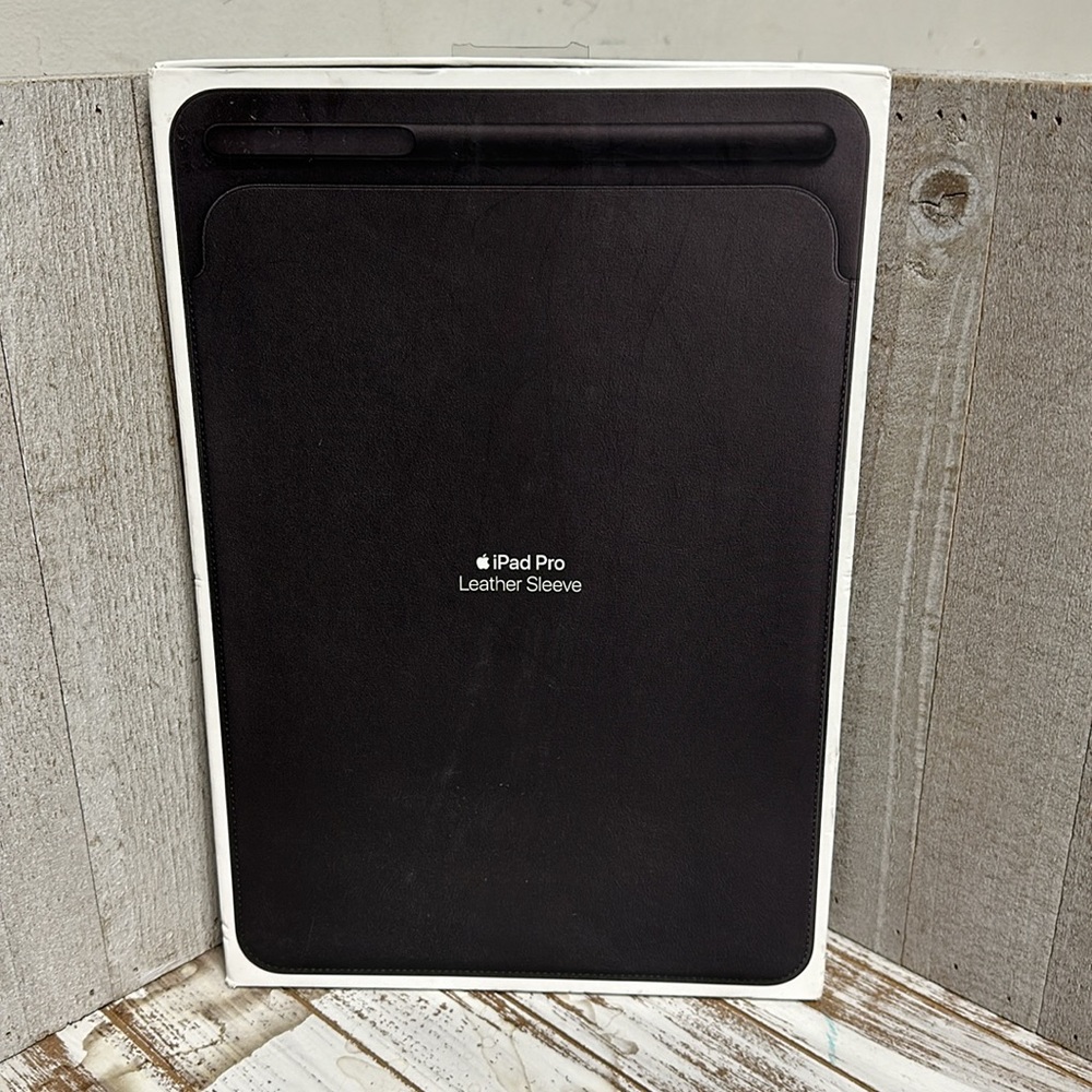 iPad Pro new 10.5” black leather sleeve protective travel sleeve case cover - Picture 2 of 6